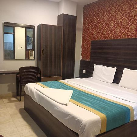 Hotel Park Avenue Lucknow Buitenkant foto