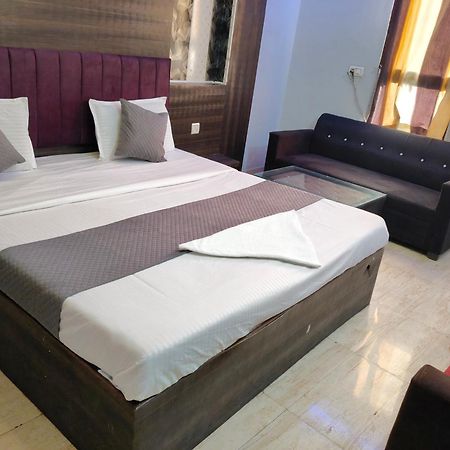 Hotel Park Avenue Lucknow Buitenkant foto