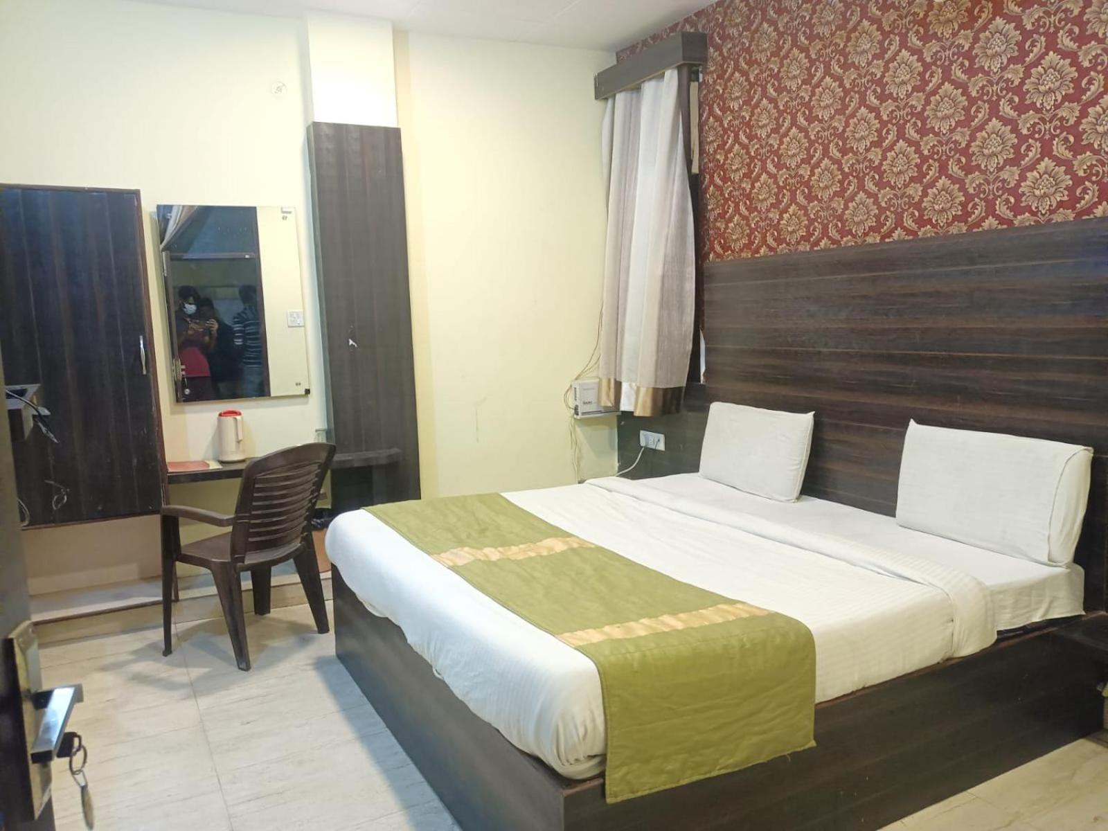 Hotel Park Avenue Lucknow Buitenkant foto