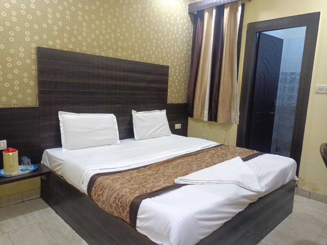 Hotel Park Avenue Lucknow Buitenkant foto